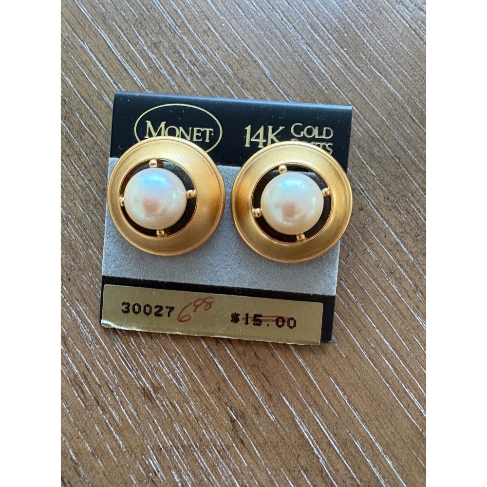 Monet Vintage Faux Pearl Gold Tone Stud‎ Earrings 14K Gold Posts 30027 NOS
